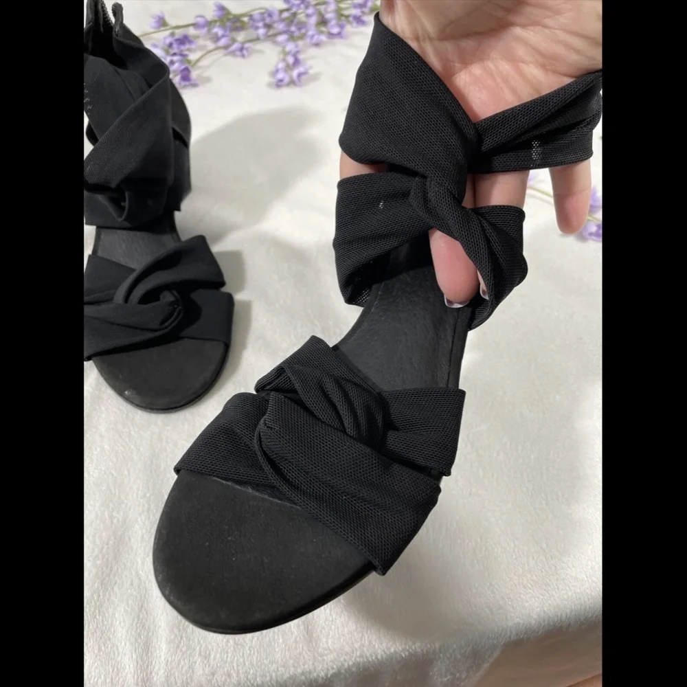 $195 Eileen Fisher Joy Twist Strappy Heeled Sandals in Black [SZ 5.5 ]‎